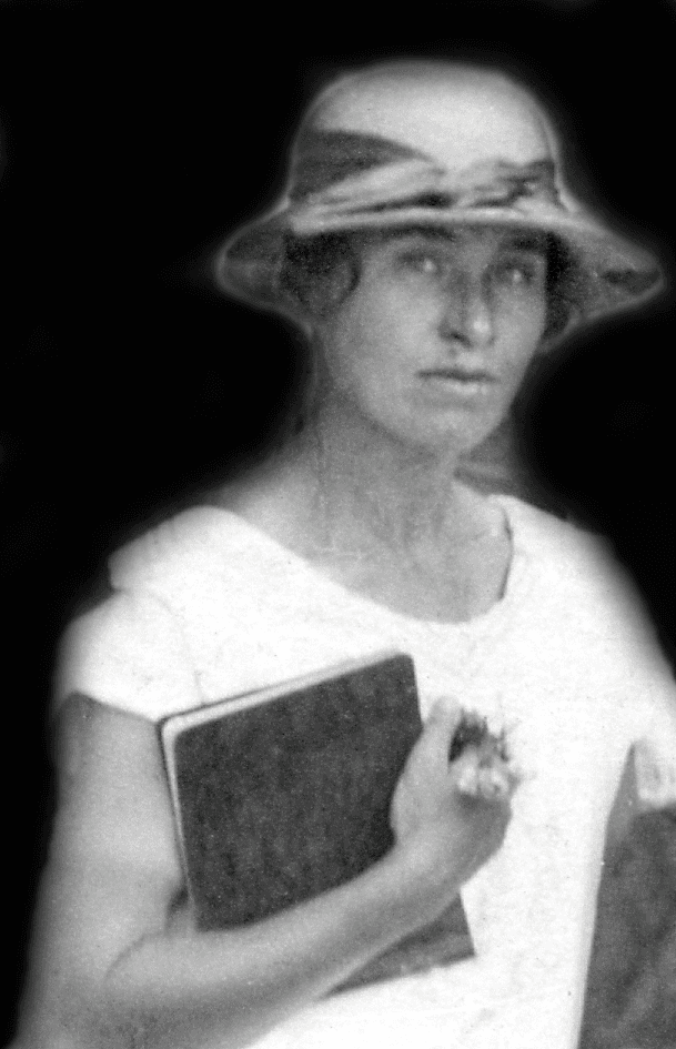 Е. Ч. Скржинская. Керчь, 1926 г.