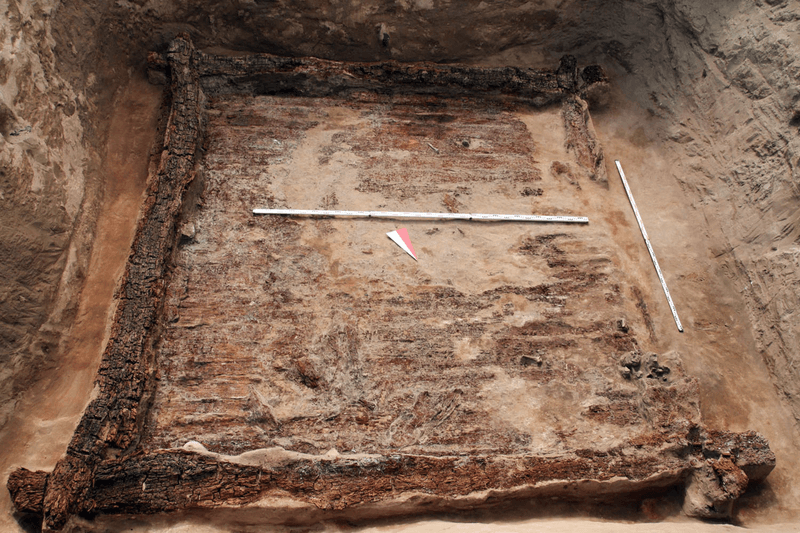 Пол сруба центрального погребения объекта 1