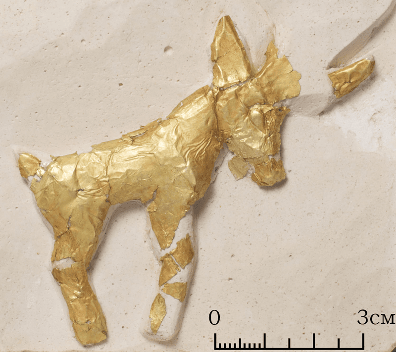 Олень из золотой фольги после реставрации