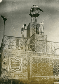 Реставрация изразцовой облицовки на памятнике В.И. Ленину.