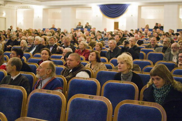 Торжественное заседание в зале Новгородской Филармонии
