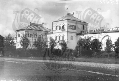 Новгород: здание музея и часть стен Кремля, снимок 1910-х гг. Н. Г. Матвеева.