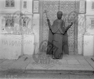 Новгород: здание музея – статуя великомученика Параскевы Пятницы, снимок. 1910-х гг Н.Г.Матвеева.