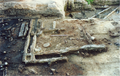 Остатки постройки XII века. Раскопки на северном берегу Сиверсова канала.