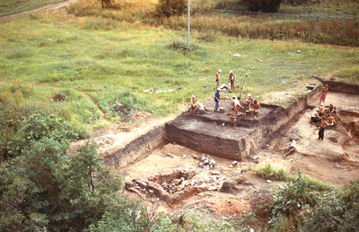 Раскопки в центральной части Городища, южнее ц. Благовещения. 1988 г.