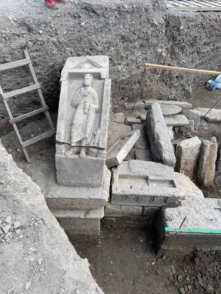 УНИКАЛЬНЫЕ ОТКРЫТИЯ В ХЕРСОНЕСЕ ТАВРИЧЕСКОМ: найдены непотревоженные римские гробницы II в. н. э.